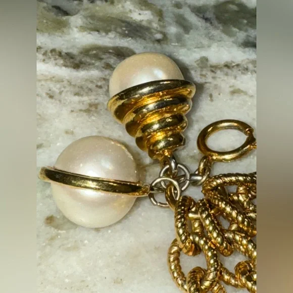 Vintage Chunky Gold Tone Faux Pearl Charm Dangle bracelet - Picture 5 of 12
